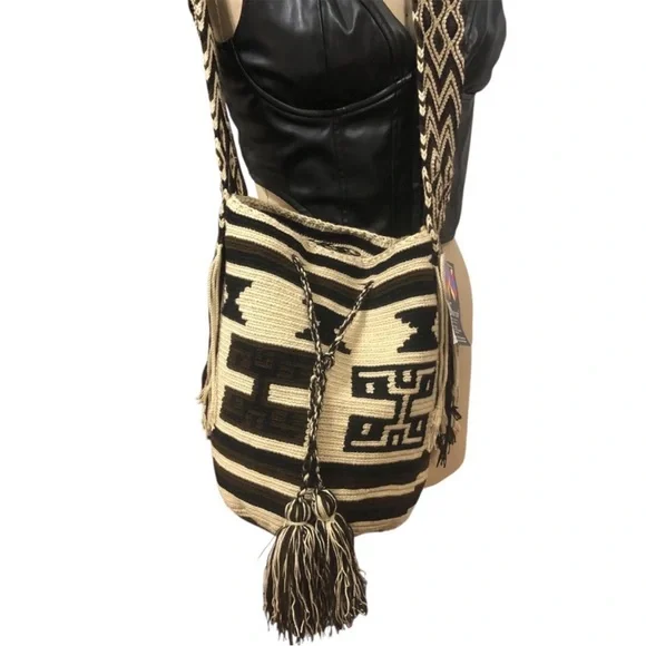 NWT SARAI WAYUU Black and Tan Patterned Woven Crossbody Bag Columbia made XL - Picture 2 of 16